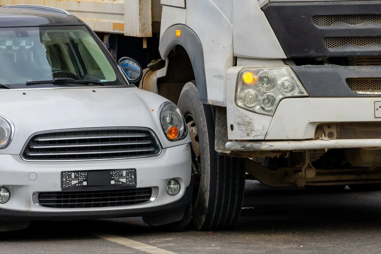 bigstock-A-Road-Accident-Involving-A-Ca-461001753-min-1536x1024.webp