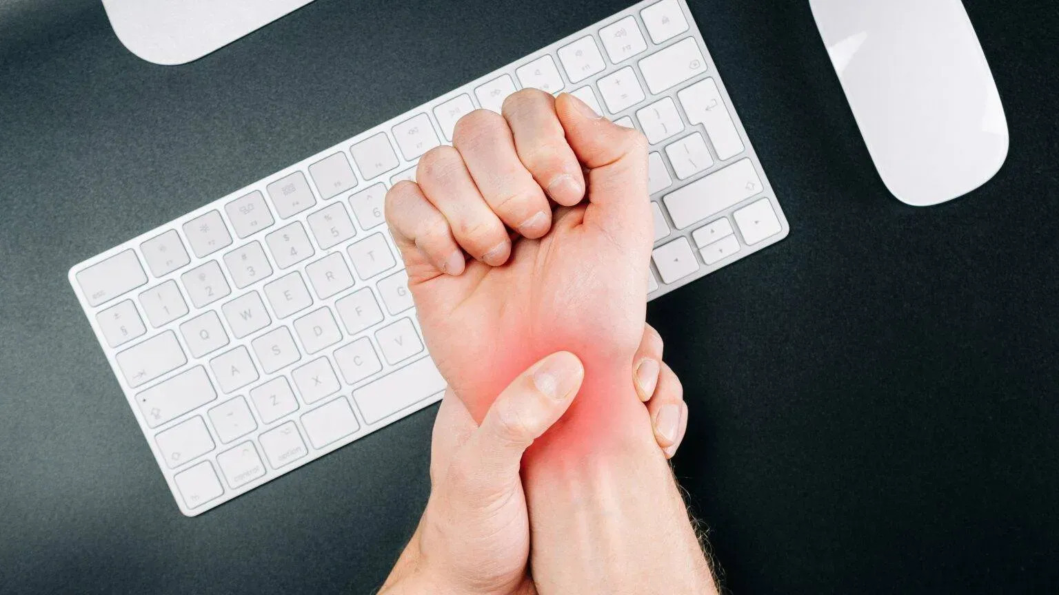 bigstock-Carpal-Tunnel-Syndrome-Hand-P-444501062-min-1536x864.webp