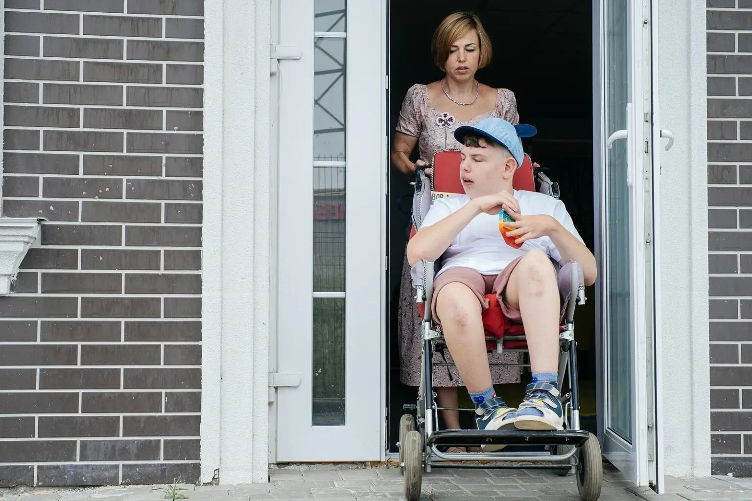 bigstock-Mother-With-Disabled-Teenage-C-427865252-min-1536x1024.webp
