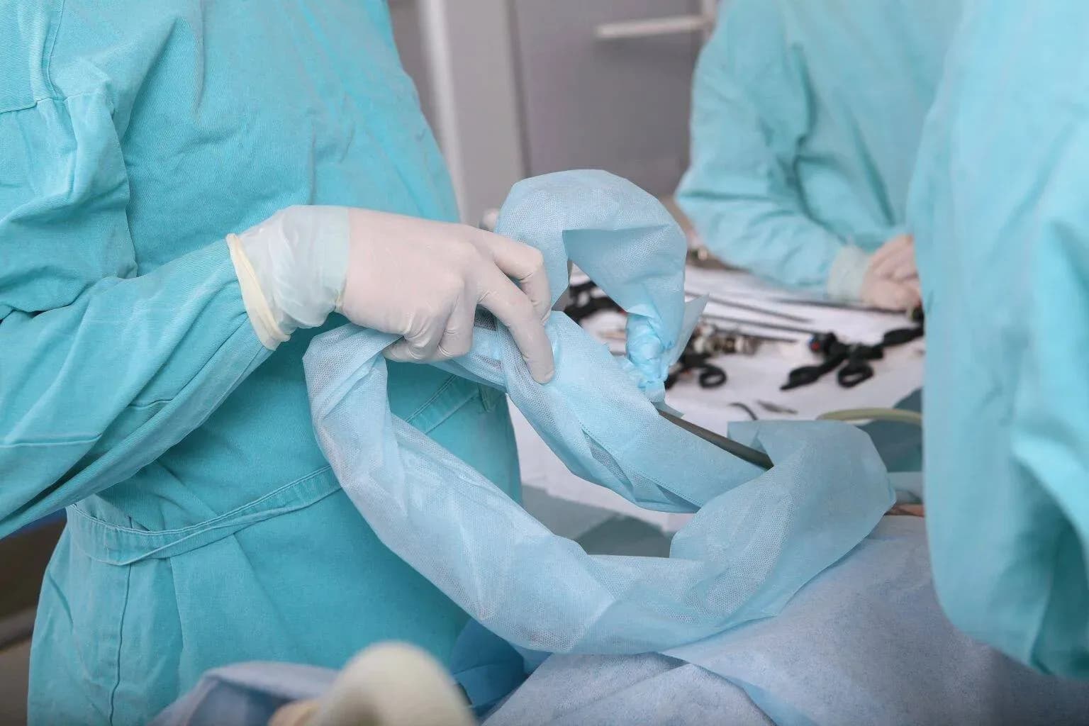 bigstock-Surgeons-Perform-Laparoscopic-441932333-min-1536x1024.webp