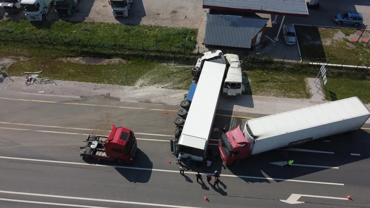 bigstock-Top-View-Of-A-Car-Accident-Inv-429159359-min-1536x864.webp