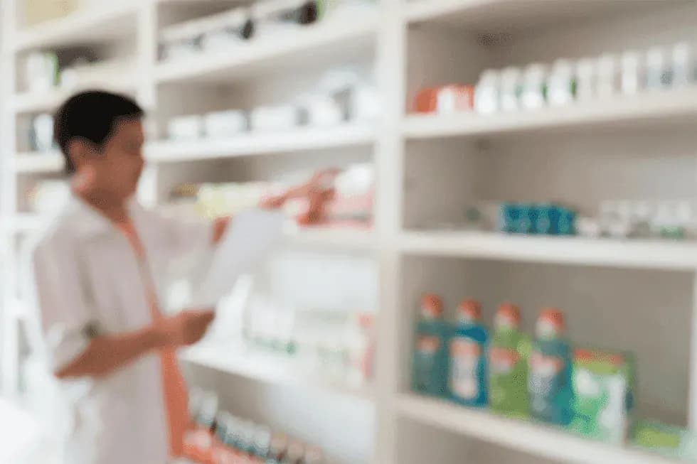 blur-image-of-pharmacist-takin-980x653.webp