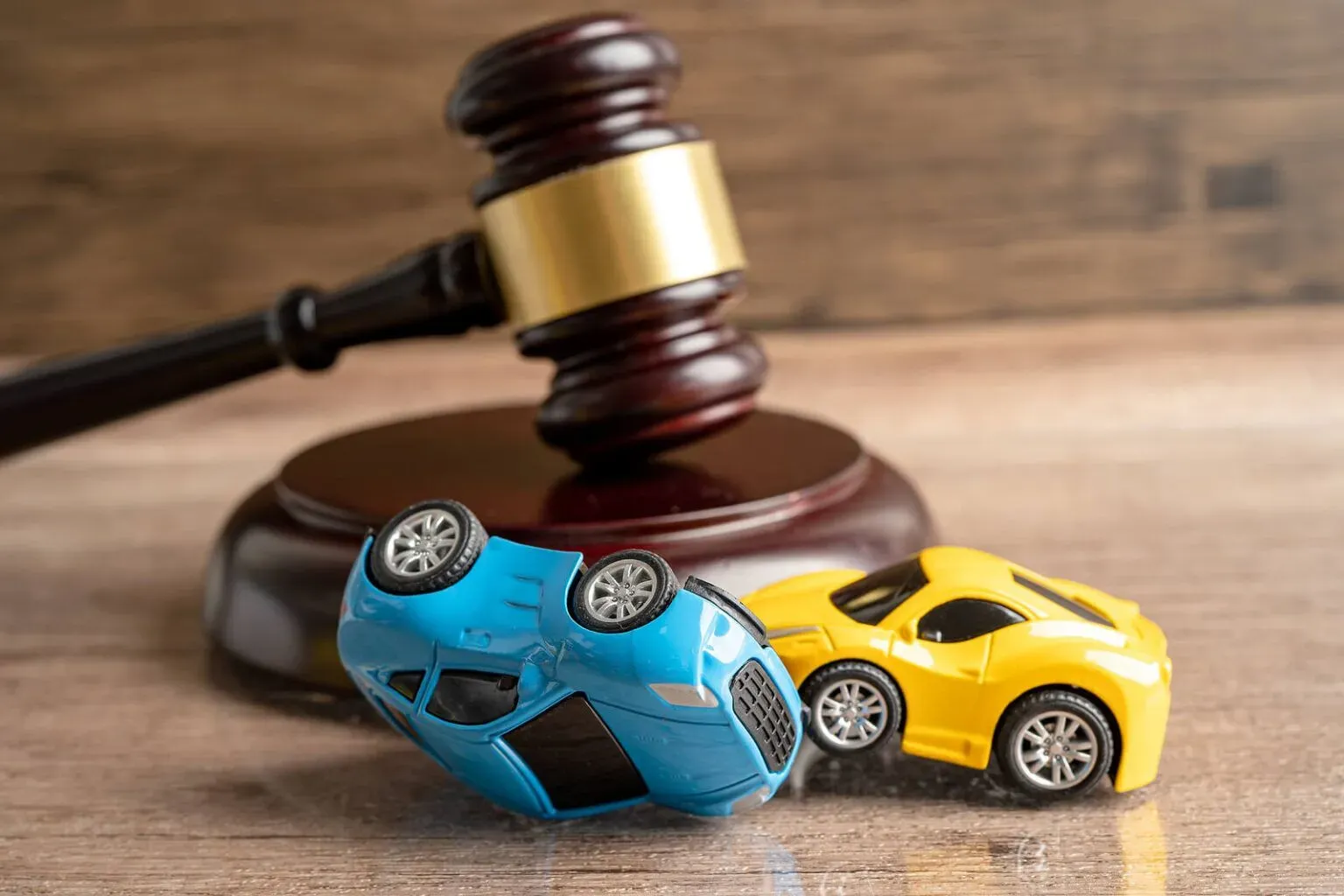 hammer-gavel-judge-with-car-ve-1536x1024.webp