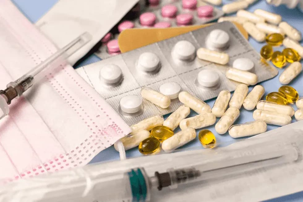 home-pharmacy-first-kit-aid-980x653.webp