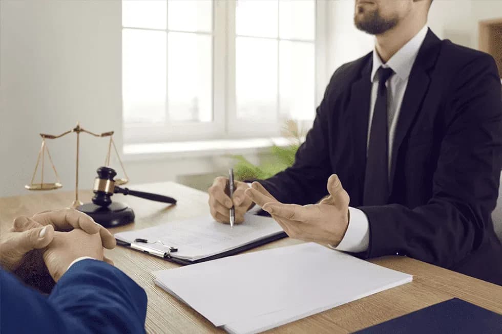 Lawyer-Or-Legal-Advisor-Sittin-980x653.webp